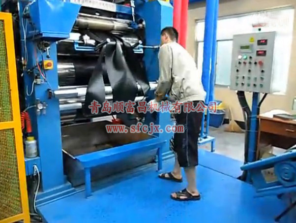 工作中的壓延機www.0371hn.cn